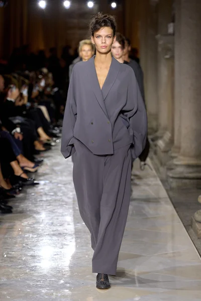 Look 19